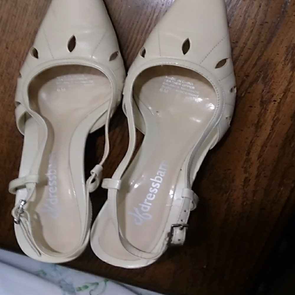 Dress Barn cream leather shoes - Picture 5 of 9
